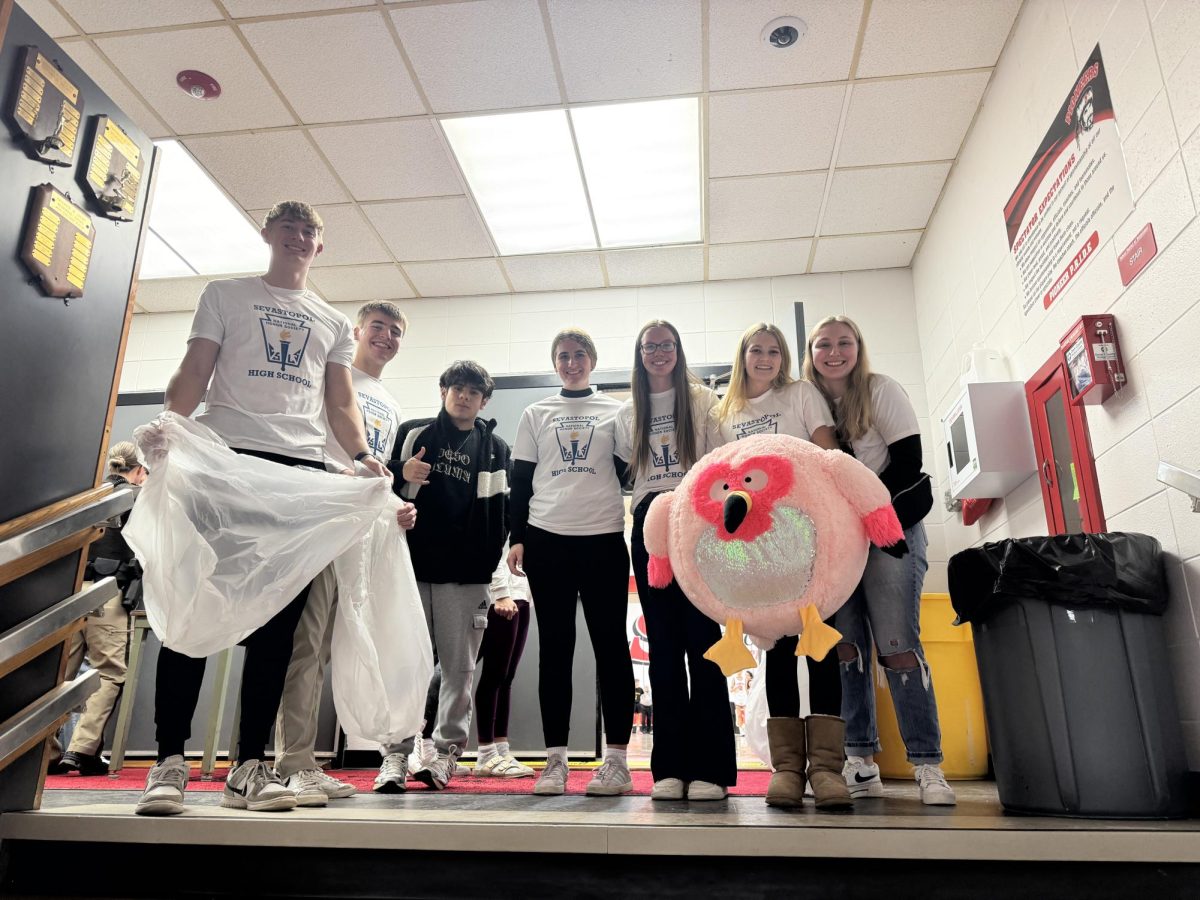 National Honor Society Hosts Teddy Bear Toss